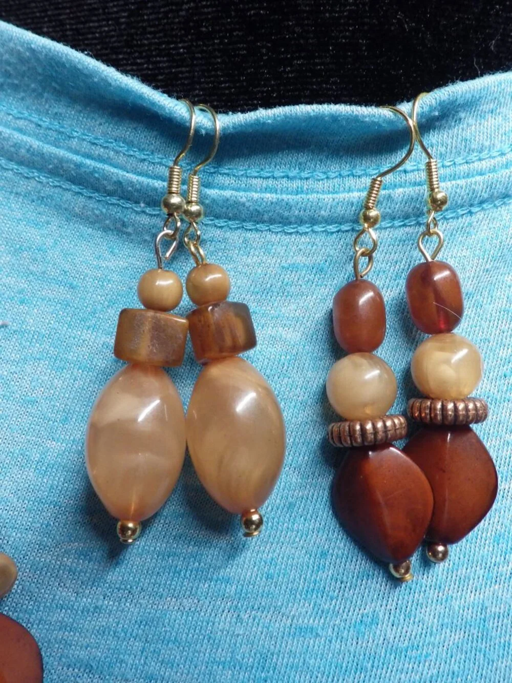 Fall Lot 2 Necklaces and 2 pairs of earrings 720G2